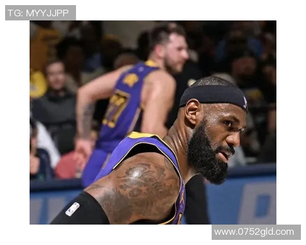 湖人队主场告负，詹姆斯缺阵或成关键因素，球队短板凸显