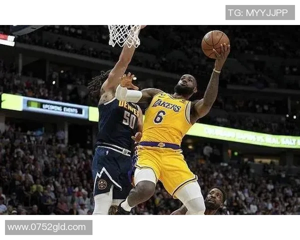 湖人力克老鹰，詹姆斯高效砍下25分