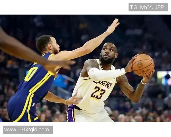 湖人成功击败勇士，詹姆斯狂砍三双助球队取得关键胜利